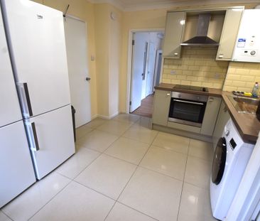 5 bed semi-detached house to rent in Close, Norwich, NR5 - Photo 4