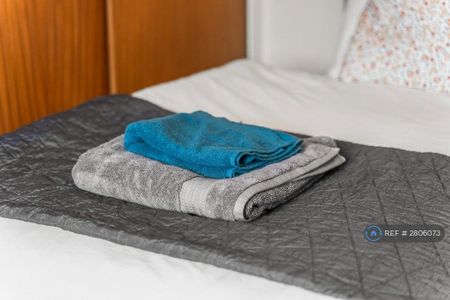 2 bedroom end of terrace house to rent - Photo 4