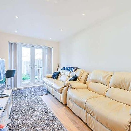 Crowther Avenue, South Ealing, TW8 - Photo 1