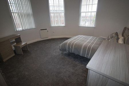 8 bedroom townhouse to rent - Photo 3