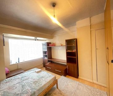 4 bedroom terraced house to rent - Photo 3