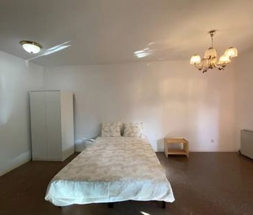 Calle del Cristo de la Victoria, Madrid, Community of Madrid 28026 - Photo 2