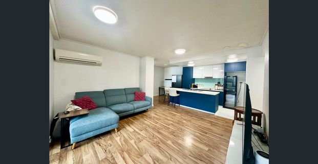 Newly renovated spacious 2 BED 2 BATH 2 CAR PARKS One Storage APARTMENT Will not last long - Photo 1