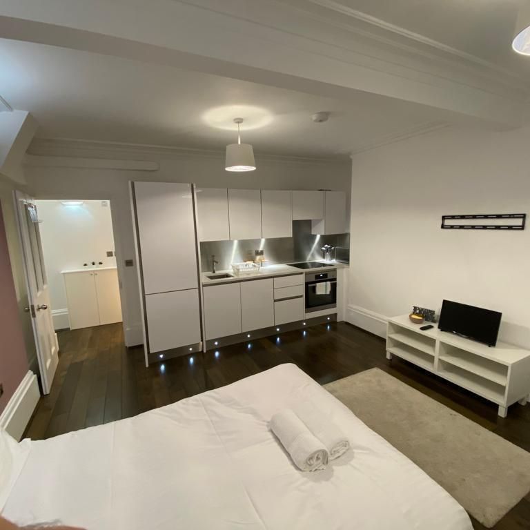 Studio to rent - Photo 1