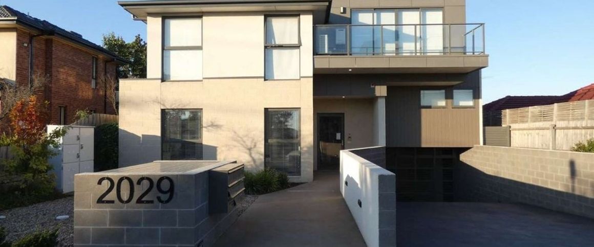 Modern Apartment Living with a Private Courtyard - Photo 1
