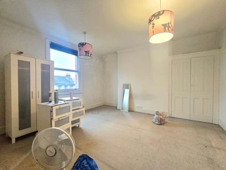 2 Bedroom Duplex Apartment, Lower Addiscombe Road, Croydon CR0 - Photo 5