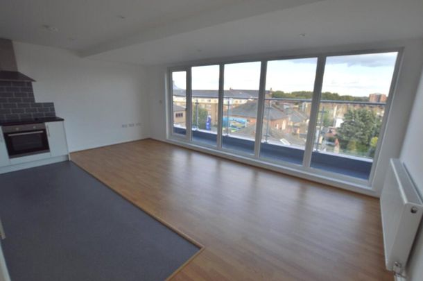 Knighton Park Road, London, SE26 - Photo 1