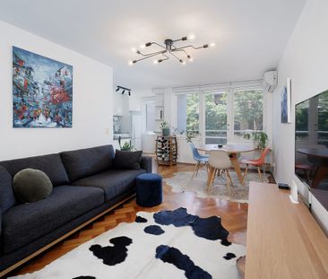 Location, Light-Filled Lifestyle – Love It! - Photo 1