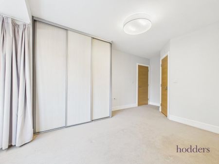 5 bedroom detached house to rent - Photo 3