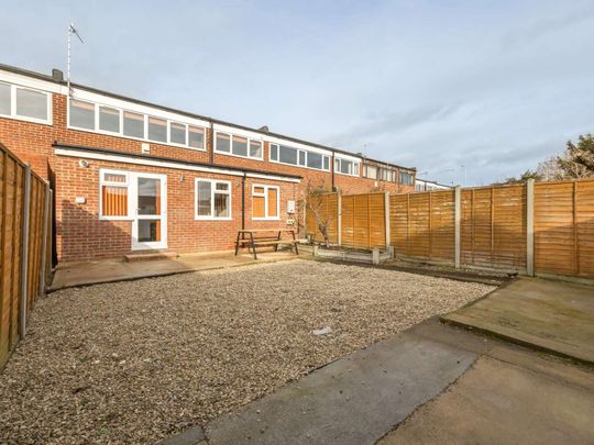 OX Living is proud to present this high-quality 7-bedroom co-living property, perfect for working professionals looking for stylish, stress-free living. Room 1 - Photo 1