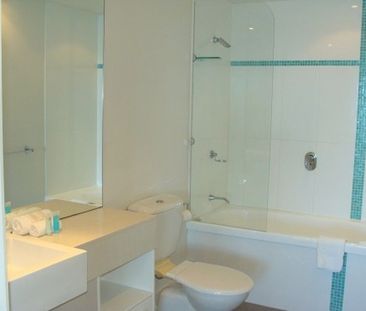 1 bedroom apartment overlooking the Broadwater - Photo 1