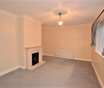 3 bedroom end of terrace house to rent - Photo 2