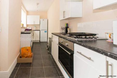 3 bedroom property to rent in Salford - Photo 3