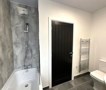 The Old Court House - Photo 2