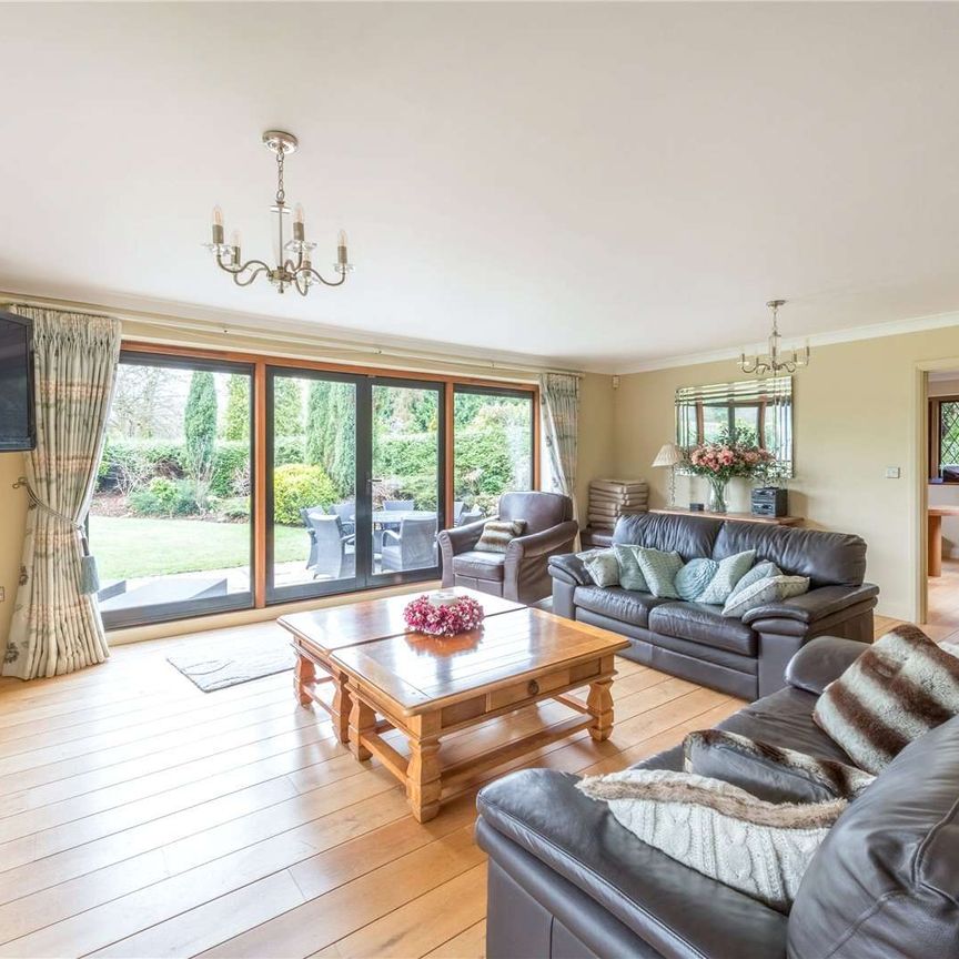 A substantial family home set in a stunning location. - Photo 1