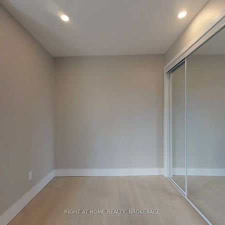 Completely renovated spacious layout! - Photo 1