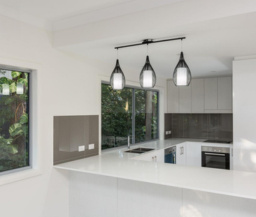 BEAUTIFUL HOUSE TO IMPRESS! - Photo 5