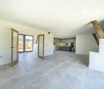 4 bedroom link detached house to rent - Photo 3
