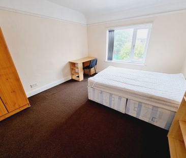 5 Bed Student Accommodation - Photo 3