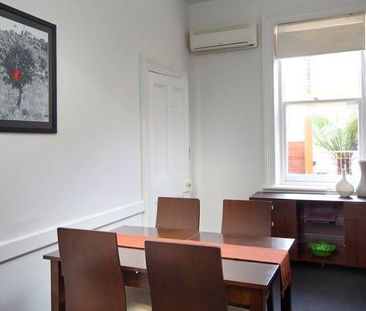 Two bedroom apartment minutes walk from the CBD - Photo 2