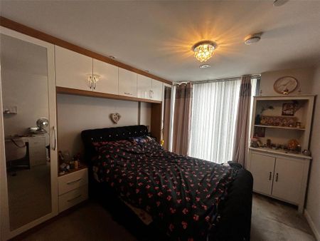 2 bedroom flat to rent - Photo 4