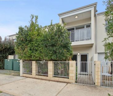 Modern Unfurnished Townhouse Living by the Beach - Photo 2