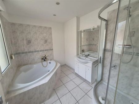 Location appartement 3 pièces - 84.94m² à Lille (59160) - Photo 5