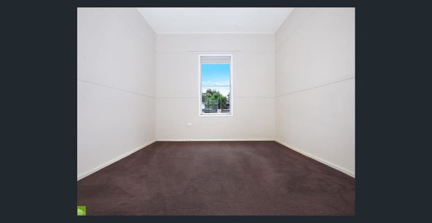 CUTE AS A BUTTON - Photo 1