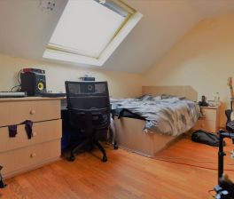 6 bedroom House in Ashville Terrace, Leeds - Photo 1