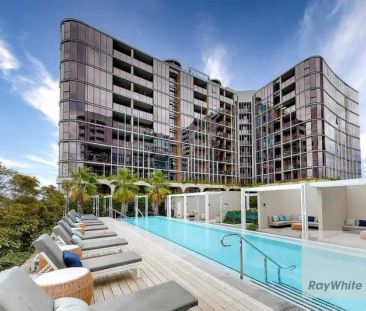 “Breathtaking Bay Views in the Heart of Port Melbourne” - Photo 1
