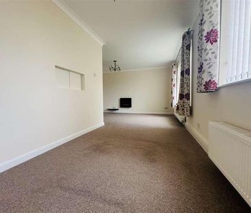 Coppice Avenue, Ferndown, BH22 - Photo 2