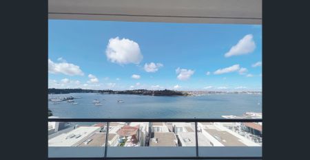 Penthouse with spectacular water views, freshly painted with new carpet... - Photo 2
