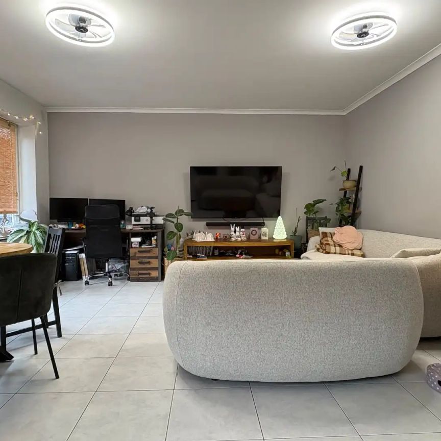 Ruim drie slaapkamer appartement met garagebox. - Photo 1