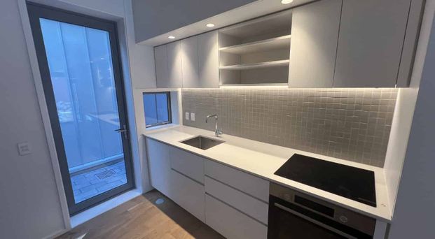 BEAUTIFULLY DESIGNED TOWNHOUSE: - Photo 1