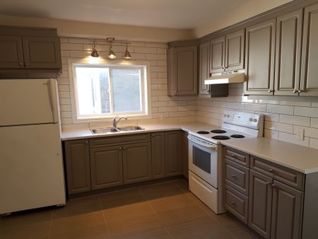 For Lease - 290 Eulalie Avenue Unit# Unit 1 (MAIN), Oshawa, Ontario - Photo 3