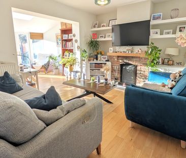 Robin Hood Road, Woking - 4 bedrooms Property for lettings - Seymours - Photo 1