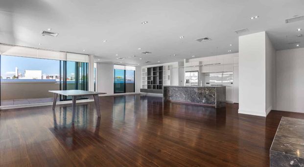 Top Floor of the Heard's Building - Photo 1