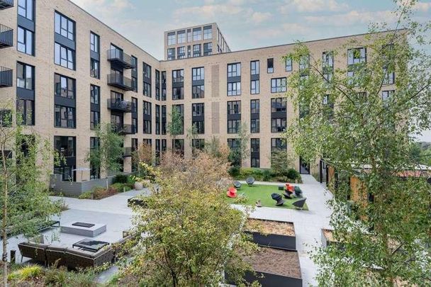 Greenford Quays, Greenford, UB6 - Photo 1