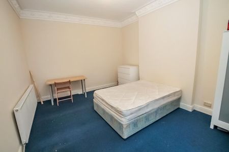 6 bedroom detached house to rent - Photo 5