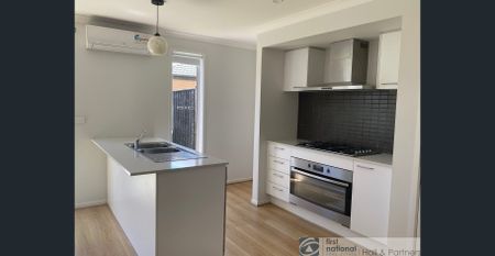 Beautiful four bedroom unit house ! - Photo 4