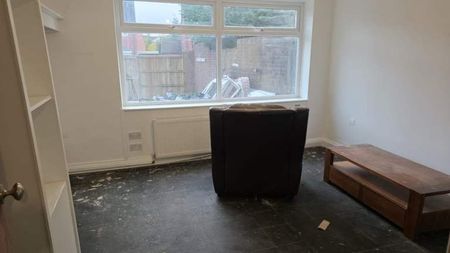 3 Bed Detached House, Bankfoot Walk, M8 - Photo 4