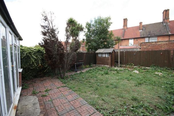 Old Oak Common lane, East Acton, London, W3 7DT - Photo 1