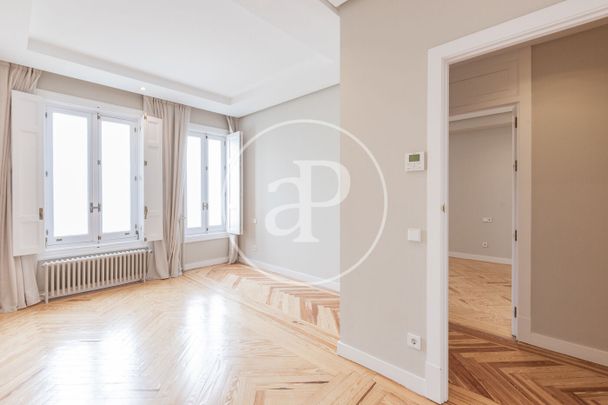 Flat for rent in Recoletos (Madrid) - Photo 1