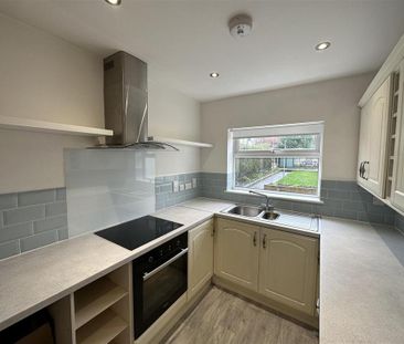 3 bedroom semi-detached house to rent - Photo 4