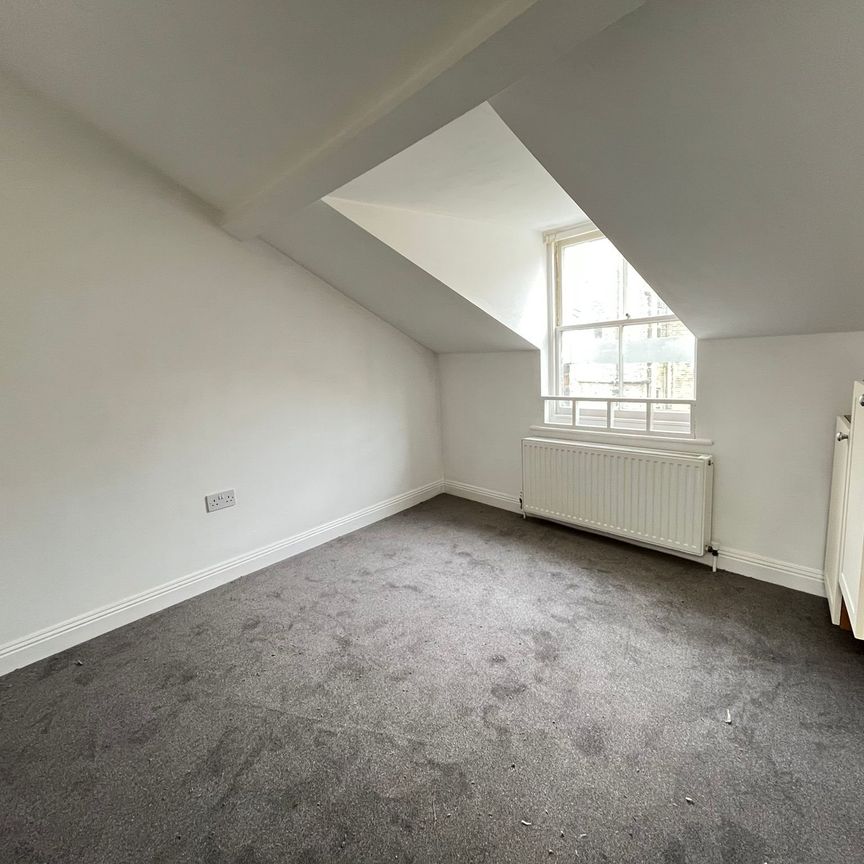 2 bed flat to rent in Albert Road, Bournemouth, BH1 - Photo 1