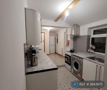 1 bedroom in a house share to rent - Photo 1