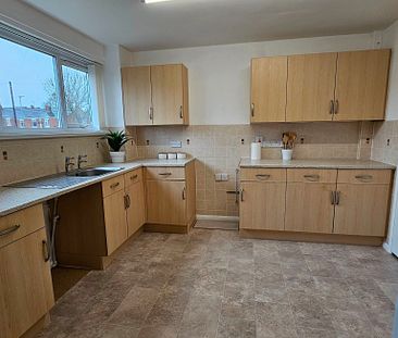 2 Bedroom End Terraced Property to Rent in Station Town - Photo 3