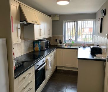 1 bedroom property with land to rent - Photo 2