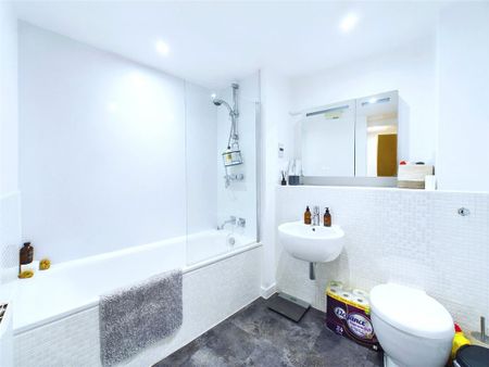 2 bedroom apartment to rent - Photo 4