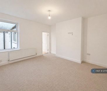 2 bedroom end of terrace house to rent - Photo 2